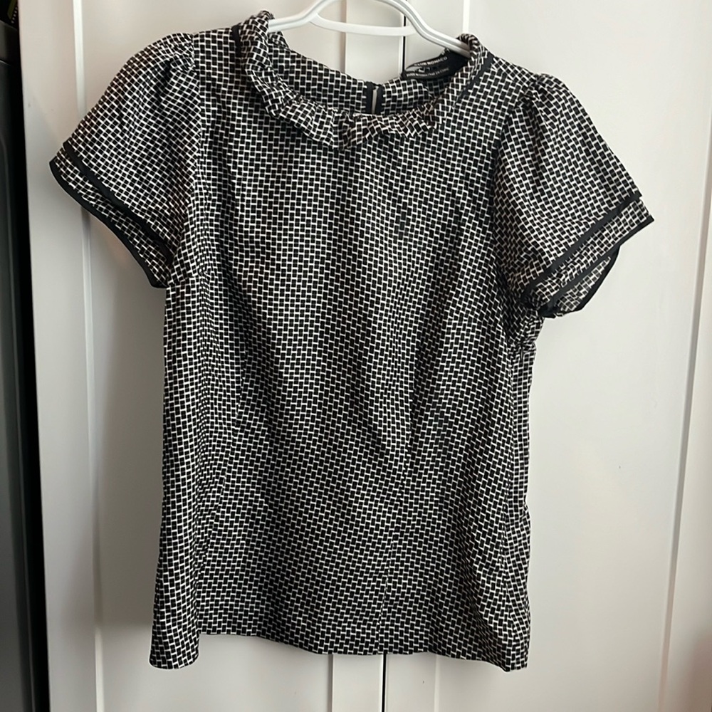 Silk blouse from club Monaco. Very good condition. Size S.